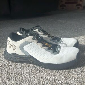 TYR CXT-1 Training/Lifting Shoes Women’s 9.5/ Men’s 8